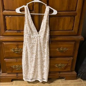 Lulu’s white lace dress